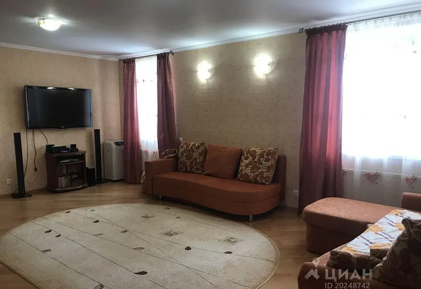 Дом, 320 кв.м на участке 13 сот