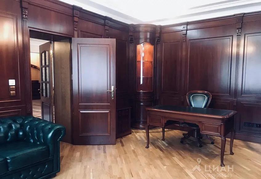 Дом, 1110 кв.м на участке 220 сот