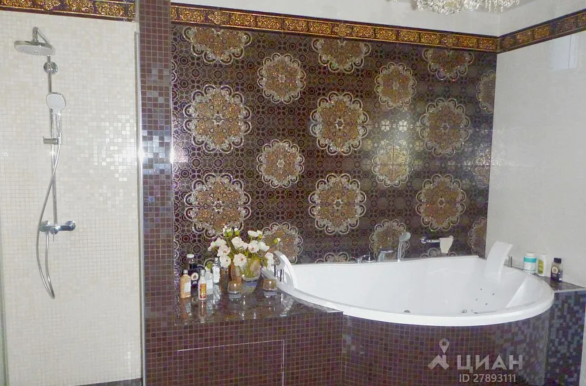 Дом, 330 кв.м на участке 8 сот