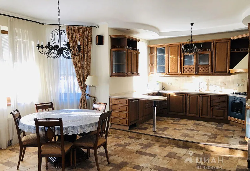 Дом, 350 кв.м на участке 14 сот