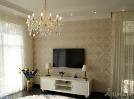 Дом, 330 кв.м на участке 8 сот