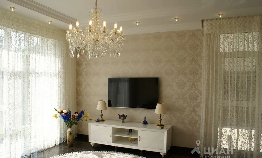 Дом, 330 кв.м на участке 8 сот