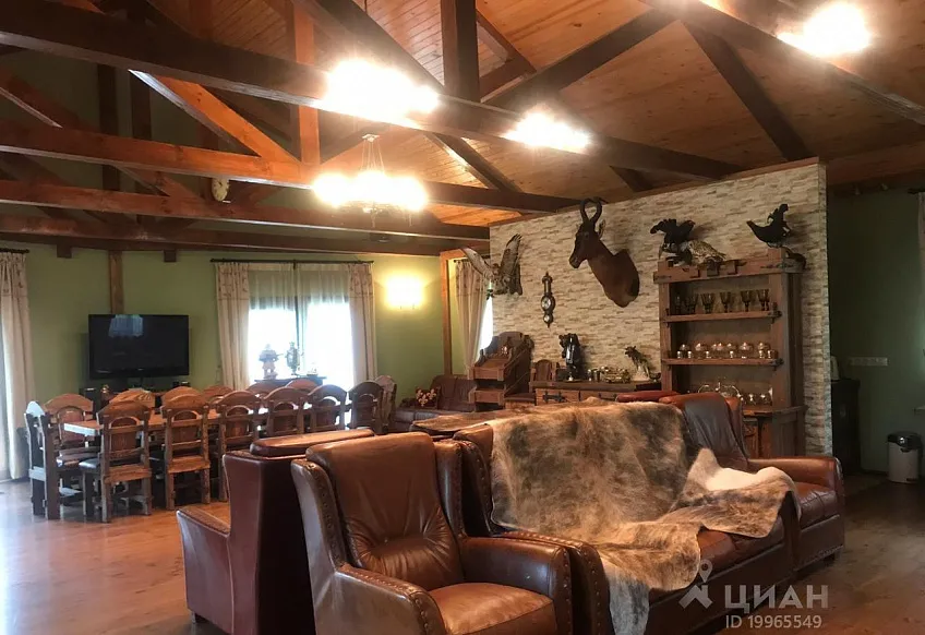 Дом, 1110 кв.м на участке 220 сот