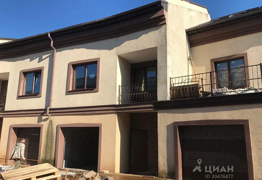 Дом, 288 кв.м на участке 1 сот