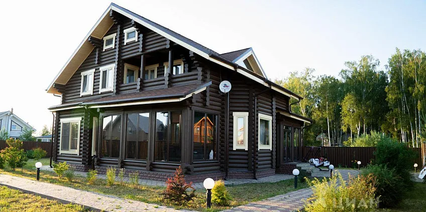 Дом, 237 кв.м на участке 10.7 сот