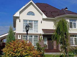 Дом, 330 кв.м на участке 8 сот