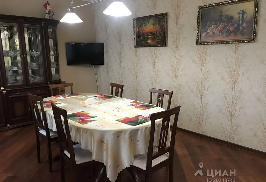 Дом, 320 кв.м на участке 13 сот