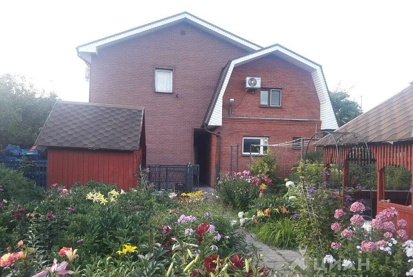 Дом, 216 кв.м на участке 6 сот