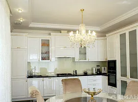 Дом, 330 кв.м на участке 8 сот