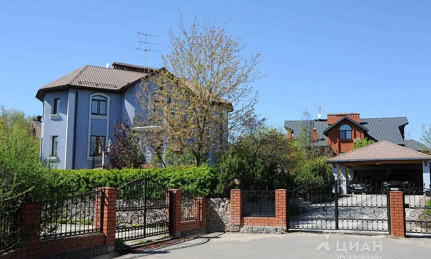 Дом, 350 кв.м на участке 14 сот