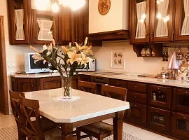 Дом, 1110 кв.м на участке 220 сот