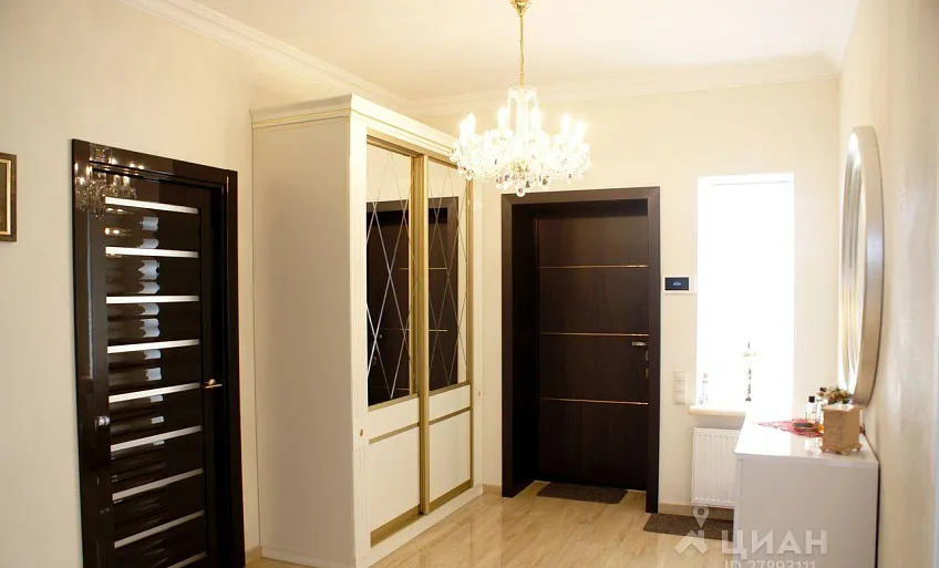 Дом, 330 кв.м на участке 8 сот