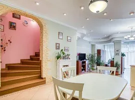 Дом, 235 кв.м на участке 2 сот