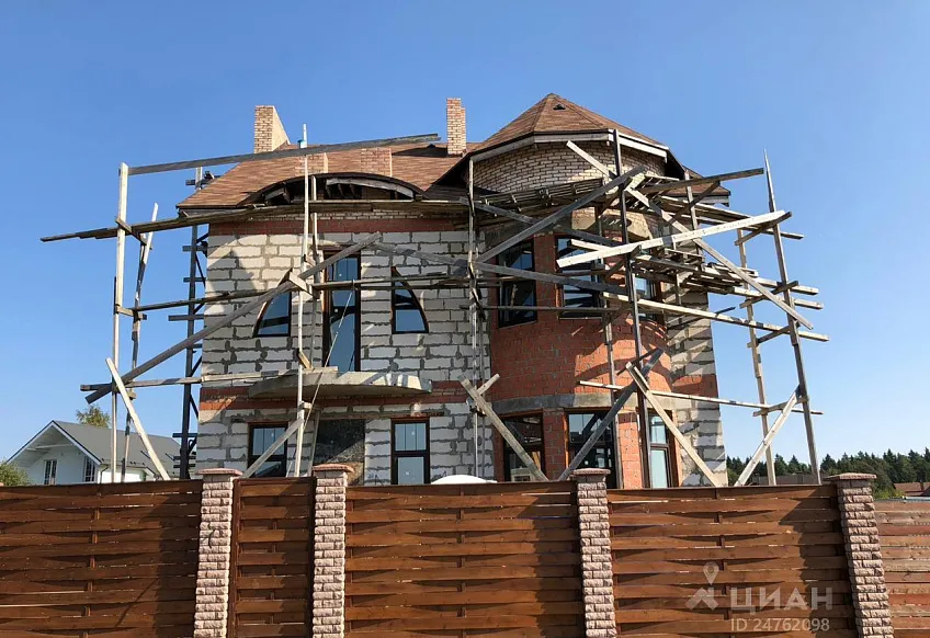 Дом, 367 кв.м на участке 9.83 сот