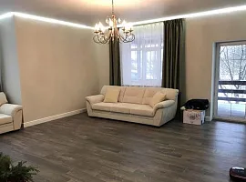 Дом, 200 кв.м на участке 7 сот