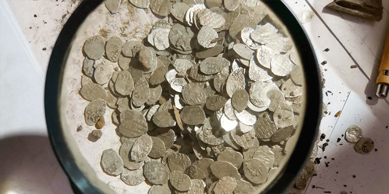 Клад XVII века найден в палатах Аверкия Кириллова в Москве