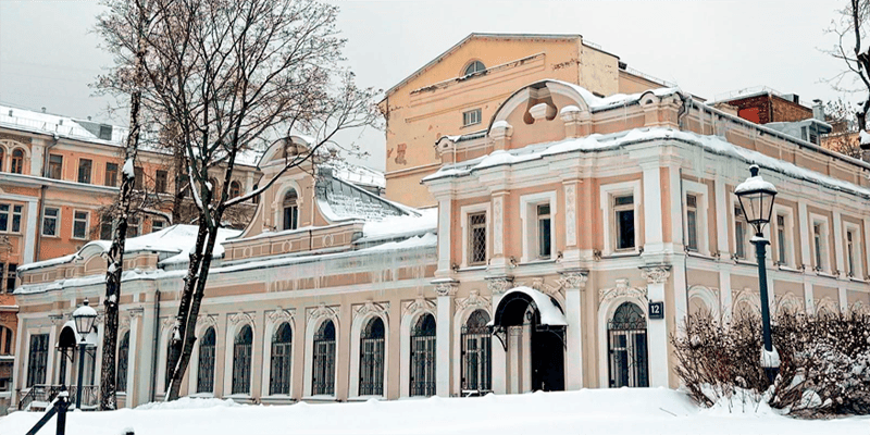 На аукцион выставлено помещение в исторической усадьбе XIX века в Басманном районе