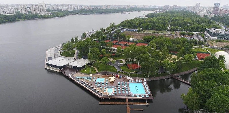 Еще два летних бассейна появится на берегу Москвы-реки