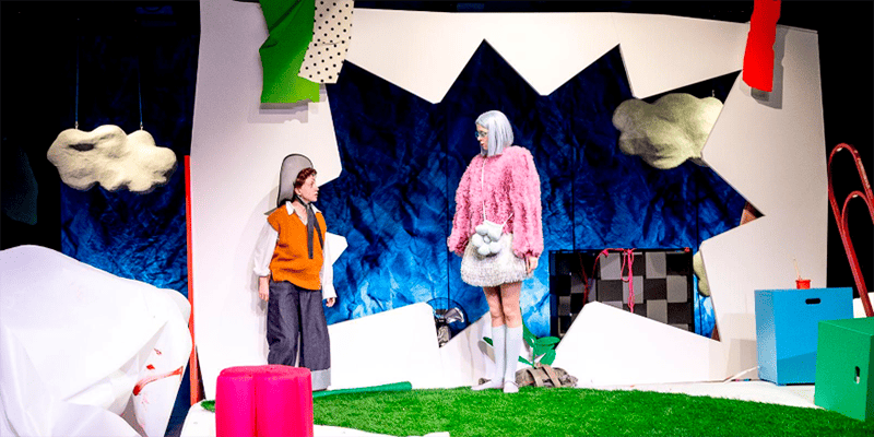 Незнайка в юбке: новый спектакль театра Моссовета с женским составом