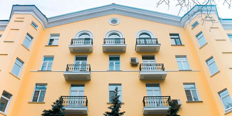 Ремонт пяти исторических домов Москвы с фронтонами завершен в 2025