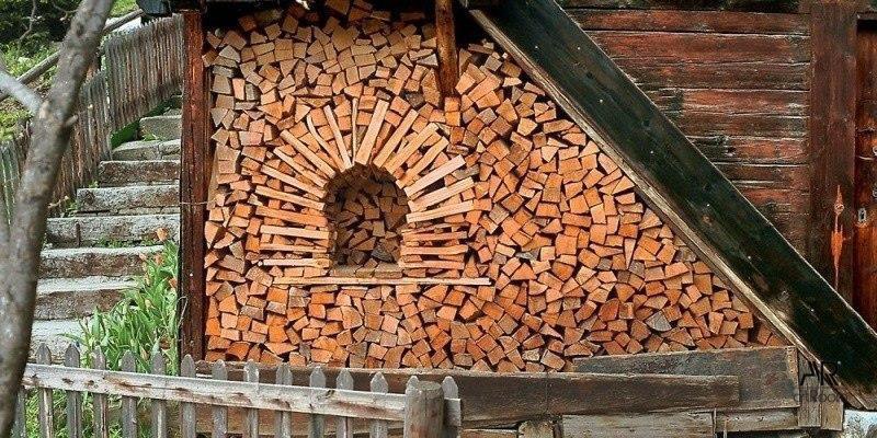 Скоро зима, пора заготавливать дрова! Делаем своими руками дровяник необычной формы