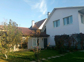 Дом, 330 кв.м на участке 6 сот