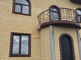 Дом, 230 кв.м на участке 8 сот