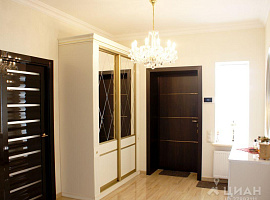 Дом, 330 кв.м на участке 8 сот